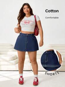 Solflare Jupe-short en jean polyvalente à taille haute avec poches pour femmes grandes tailles. Idéale du printemps à l'été, pour la Saint-Valentin, le carnaval, les déplacements, les vacances, la remise des diplômes, le style chic Y2K, les fêtes, les mariages, les tenues décontractées chics. Jupe patineuse en jean foncé avec short intégré pour femmes grandes tailles. - Bleu azur - Voir 2