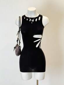 Flirla Vestido negro mini con hombros asimétricos y sin mangas para mujer - Negro - Ver 4
