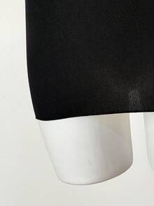 Flirla Vestido negro mini con hombros asimétricos y sin mangas para mujer - Negro - Ver 7