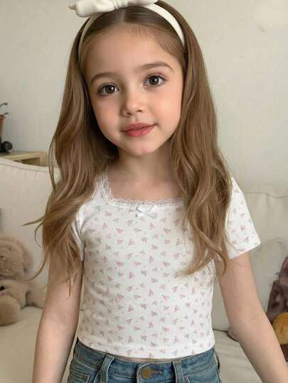 1件女童短袖碎花圆领T恤，数码印花面料，舒适弹力材质，可爱百搭