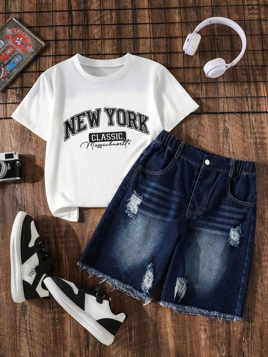 Mirajuku 男童街头时尚黑色字母印花宽松白色短袖T恤,搭配复古浅蓝色做旧宽松直筒牛仔短裤,面料柔软舒适,休闲日常穿着。 - 白色 - 查看 1