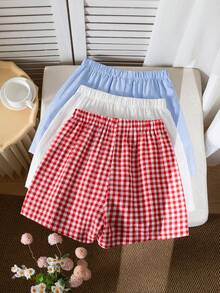 Sparklyn Ceci est un ensemble de trois shorts décontractés pour filles, appartenant à la série vacances pour les préadolescentes. L'ensemble comprend des shorts avec des motifs à carreaux rouges et blancs, ainsi que des designs à rayures bleues et blanches, et 1 paire de shorts blancs. Ces shorts sont idéaux pour que les filles les portent dans leur vie quotidienne décontractée ou pendant les vacances d'été. - Multicolore - Voir 2