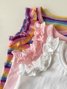 SHEIN Playful Pals 3件套女婴休闲上衣，包括纯粉色、杏色和条纹荷叶边袖背心，舒适亲肤，适合居家、度假或日常穿着。 - 彩色 - 查看 5