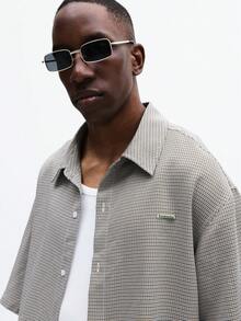 SUMWON 宽松短袖衬衫，精致格纹图案，翻领，常规长度，夏季休闲工作装风格 - 灰色 - 查看 2