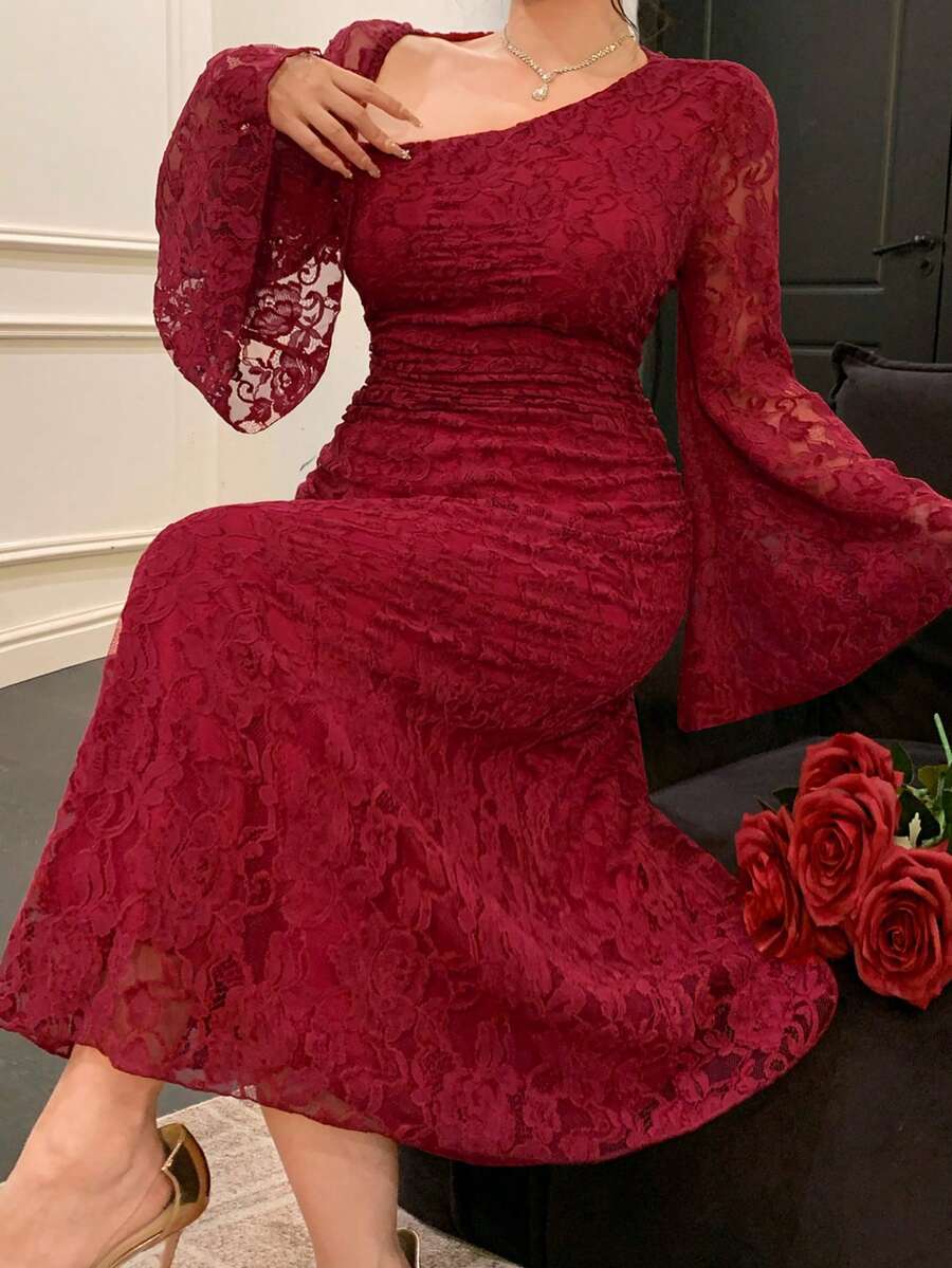Dazy Plus Đầm dự tiệc ôm sát bằng nhung phối ren tương phản dành cho nữ cỡ lớn, gợi cảm và co giãn, thích hợp cho buổi hẹn hò đêm hè. - Màu Đỏ Sâu - Xem 1