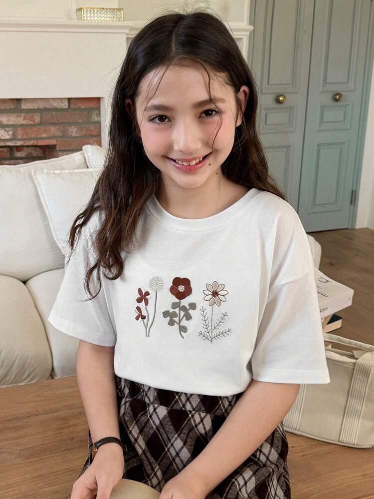 Tween Girls' Casual Floral Embroidery Loose Fit Short Sleeve White T-Shirt, Suitable For Daily, Commute, And Vacation Summer