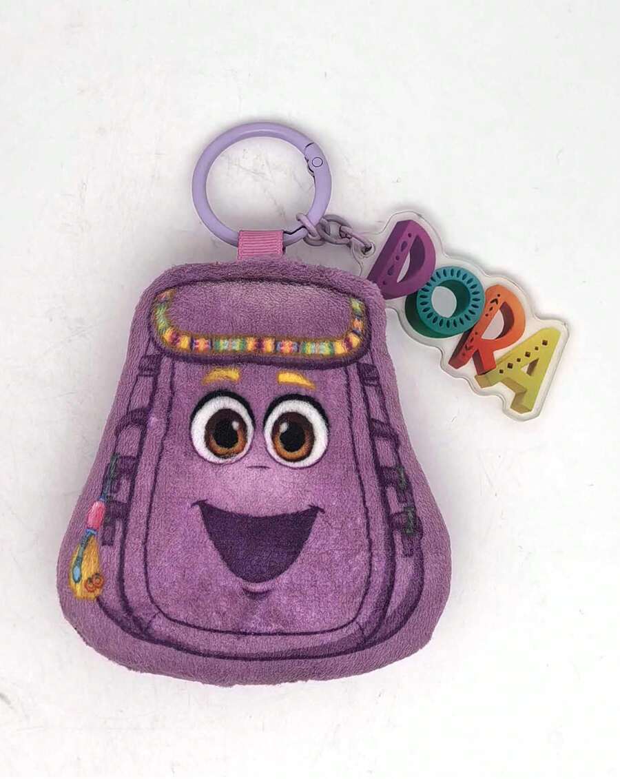 DORA | SHEIN 1Pc Cute Dora Purple Schoolbag Plush Pendant, Keychain, Printed Schoolbag Pattern, Can Be Hung On The Bag And Key. - 紫色 - 查看 1
