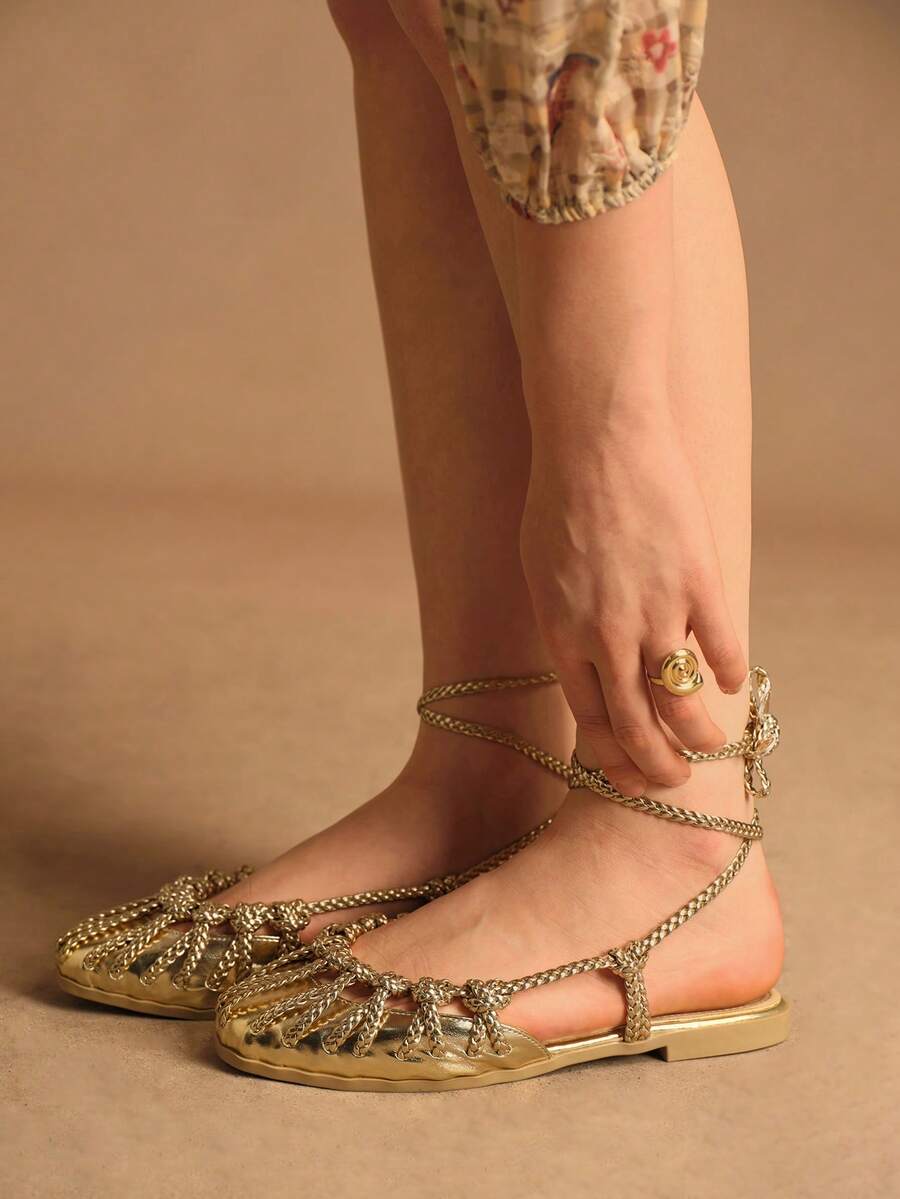 Rosivie 女士平底凉鞋，金色编织带闭趾平底鞋 - 亮面金 - 查看 1
