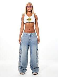 SUMWON WOMEN 女士宽松牛仔裤，饰有哥特字母贴布，阔腿设计，Y2K街头复古水洗裤装，秋冬款 - 淺色水洗藍 - 查看 3