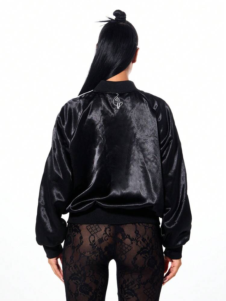 BABYPHAT 스크립트 텍스트 프린트 봄버 스타일 골지 커프스 대비 소매 겨울 가을 아우터웨어 새틴 바시티 재킷