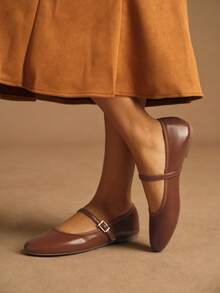 Rosivie Sepatu Flat Wanita dengan Desain Gesper, Serbaguna dan Bergaya untuk Pemakaian Sehari-hari dan Hari Valentine - Unta - View 2
