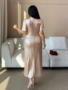 DAZY 女士优雅V领褶裥中长连衣裙，银色金属光泽，夏季 - 杏色 - 查看 2