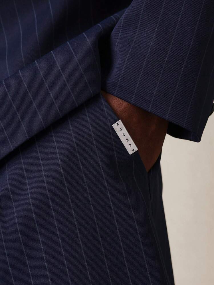 더블 브레스트 핀스트라이프 정장 (동일한 색상의 바지 포함)