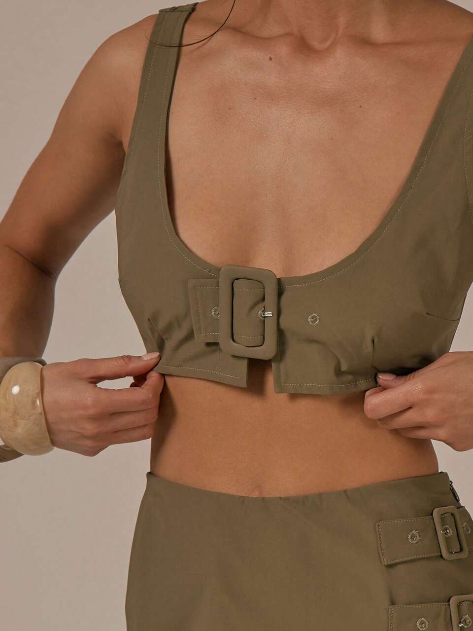 Top typu bralette z ozdobnymi klamrami i okrągłym dekoltem, wiosna lato, uroczy, przytulny, rustykalny, wiosenny, rosa