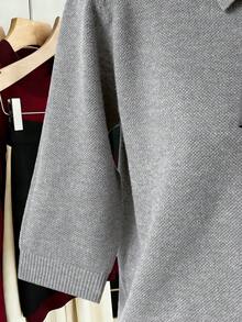 Franclia 女士春夏灰色简约百搭围巾领带时尚高端设计纽扣翻领插肩半袖休闲针织套头毛衣 - 灰色 - 查看 6