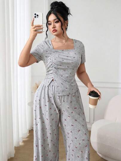 Modelyn Bộ đồ 2 món cỡ lớn gồm áo tay ngắn nhún bèo in hoa và quần ống rộng.