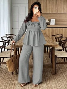 SHEIN LUNE 大码女式优雅纯色方领3D立体花卉娃娃衫上衣及阔腿裤套装，春秋季 - 淺灰色 - 查看 3