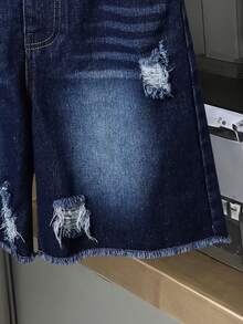 Mirajuku 男童街头时尚黑色字母印花宽松白色短袖T恤，搭配复古浅蓝色做旧宽松直筒牛仔短裤，面料柔软舒适，休闲日常穿着。 - 白色 - 查看 8