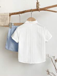 SHEIN 男童夏季休闲纹理纽扣短袖衬衫和条纹短裤套装 - 藍色 - 查看 3