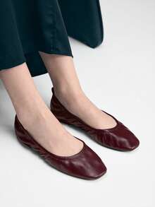 Mnmlis 小巧精致的时尚芭蕾平底鞋，适合春夏穿着，一体式平底设计，柔软鞋底，皮革材质，是户外节日活动的理想选择。 - 酒紅色 - 查看 9