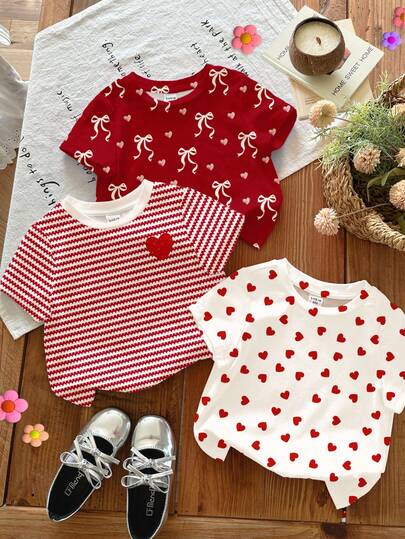 SHEIN Set de 3 camisetas básicas de manga corta y cuello redondo para niñas, con diseños de corazón, moño, rayas blanco crema y burdeos, rojo angora, adecuadas para uso diario, hogar, vacaciones, combinación, comodidad, capas para niñas, estilo, uso casual, camisetas con gráficos de corazón de dibujos animados, elegante, moda, nuevo estilo, relajado