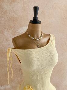 Soleia 全新度假针织纹理 3D 花朵荷叶边单肩迷你短裙 - 黃色 - 查看 3