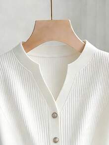 SHEIN Franclia 女士休闲日常通勤简约纯色V领T恤，夏季罗纹针织上衣白色纽扣短袖针织衫，女士夏季休闲短袖衬衫罗纹衬衫可爱白色上衣夏季上衣女士针织上衣短袖开衫夏季白色罗纹针织上衣短袖纽扣上衣女士夏季针织衫 - 白色 - 查看 4