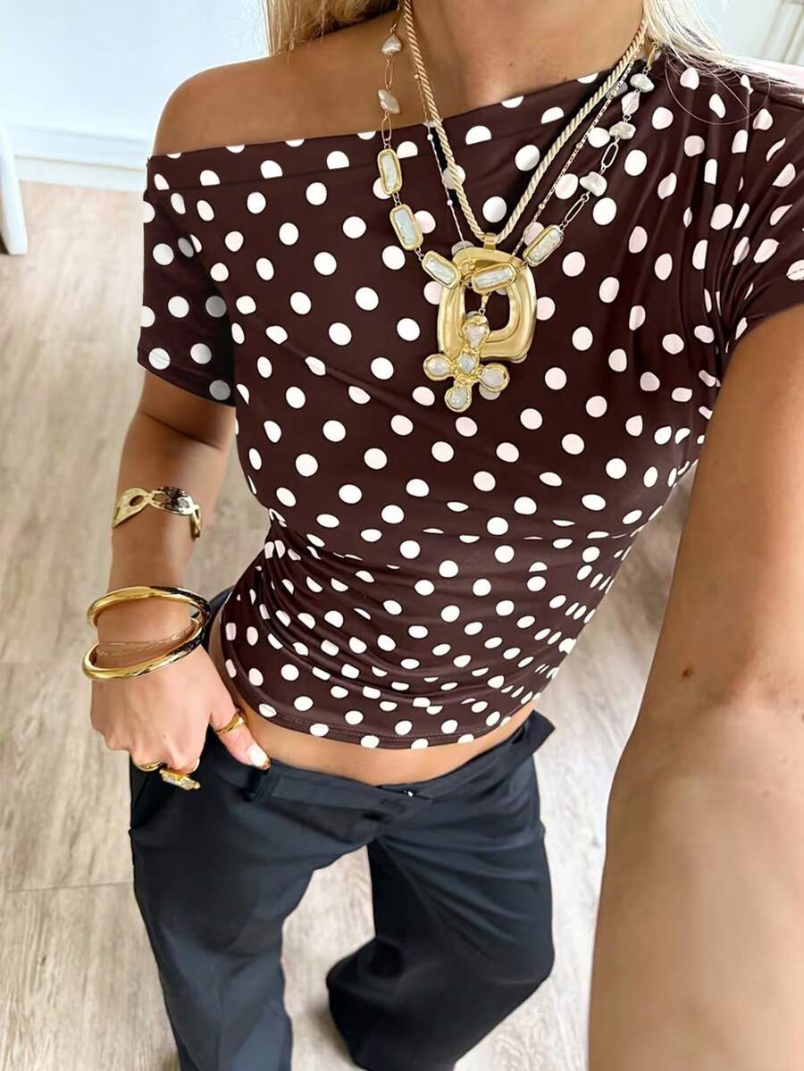 EMERY ROSE Tricou damă cu mânecă scurtă, croială slim fit, imprimeu cu buline, umeri asimetrici, model pliabil - Multicolor - Vizualizare 1