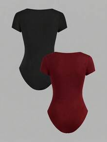 SHEIN EZwear Bộ 2 món dành cho nữ cỡ lớn, màu đen và đỏ rượu vang, tay ngắn, kiểu dáng thường ngày, gồm áo thun và áo liền thân. - Màu Đỏ Sâu - Xem 2