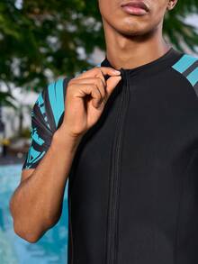 Manfinity Swimmode 男士沙滩度假印花拉链连体泳衣 - 黑色 - 查看 2