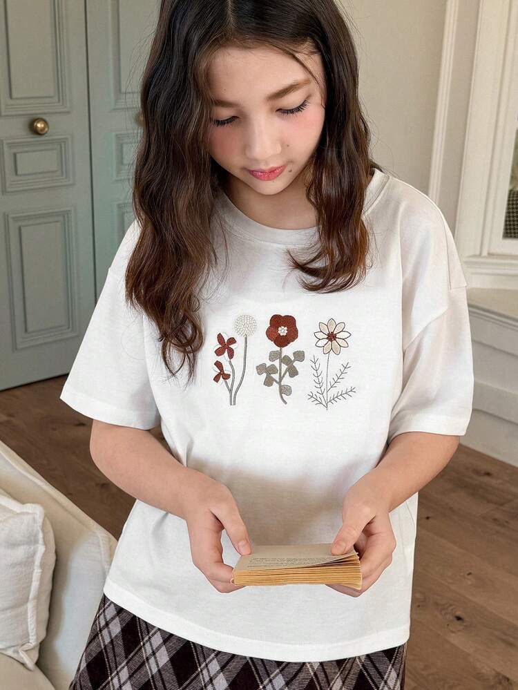 Tween Girls' Casual Floral Embroidery Loose Fit Short Sleeve White T-Shirt, Suitable For Daily, Commute, And Vacation Summer