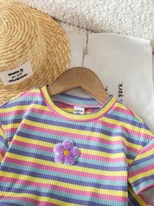 SHEIN LMoss Kids 女童彩色条纹两件套，可爱3D花朵短袖T恤+短裤，休闲宽松套装，居家户外舒适，可爱青春的宝宝时尚套装 - 彩色 - 查看 5