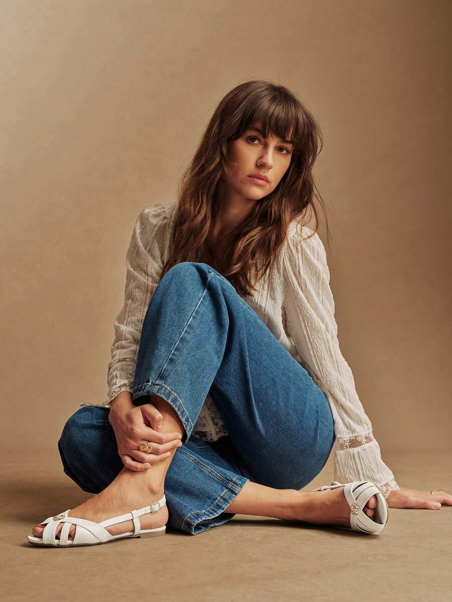 Rosivie Giày sandal nữ kiểu Pháp thanh lịch bằng da lộn họa tiết hoa trà, mũi tròn, gót bằng, quai sau khoét rỗng, thời trang thích hợp cho đi biển và đi làm. - trắng - Xem 1