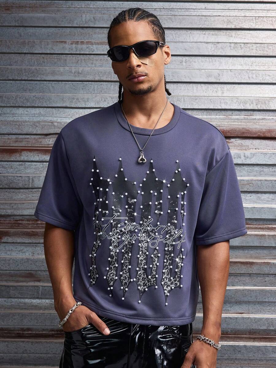 AXEPEAK Men's Graphic T-Shirt, Knitted Sweatshirt, Letter Pattern, White Pearl Embellishment, Loose Short-Sleeved T-Shirt. - Grey - View 1