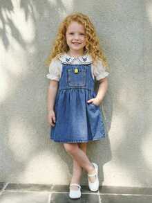 SHEIN Vintaside Kids Bộ váy yếm denim và áo sơ mi ngắn tay cho bé gái, màu đào, tay phồng, thêu hoa, họa tiết sóng nhẹ, dáng chữ A rộng rãi, cổ áo Peter Pan. - Nhiều màu - Xem 4