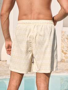 Manfinity VDAYZ 1件男士夏季度假风锯齿印花抽绳腰斜插口袋宽松沙滩短裤 - 米色 - 查看 5