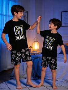 SHEIN 2件套男童夏季简约休闲短袖T恤和短裤套装，图案为数字67，宽松舒适，适合居家穿着，带有夜视荧光效果。 - 彩色 - 查看 7