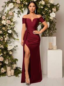 Elitara Vestido de dama de honor con hombros descubiertos, drapeado y abertura en el muslo en color rojo borgoña - Granate - Ver 5