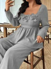 SHEIN LUNE 大码女式优雅纯色方领3D立体花卉娃娃衫上衣及阔腿裤套装，春秋季 - 淺灰色 - 查看 4