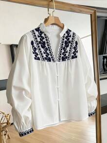 GlowEve CURVE 大码时尚休闲V领印花刺绣复古风衬衫，适合春夏、返校、度假、毕业典礼、节假日、情人节、圣诞节、音乐节、母亲节、万圣节、感恩节、复活节、国庆节、舞会、生日、约会、派对、婚礼、户外活动等场合。 - 彩色 - 查看 6