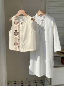 SHEIN Bộ 2 món gồm áo vest in hình sao và trăng cổ điển và áo sơ mi dài cổ đứng, trang phục thường ngày cho bé trai, thích hợp đi học, sinh nhật, mùa xuân, hè, thu. - trắng - Xem 4