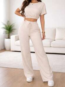 Conjunto Mujer de Tela Suave y Ligera. Set Crop Top y Pantalón Amplio. Cómodo, Fresco y Casual. - Beis - Ver 1