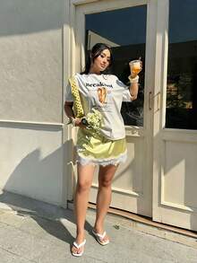 SHEIN EZwear 春夏新款缎面拼接蕾丝两件套，百搭休闲、派对、音乐节、返校、毕业、度假、街头风、婚礼宾客、都市漫步等场合皆宜，大码蕾丝迷你裙 - 彩色 - 查看 9