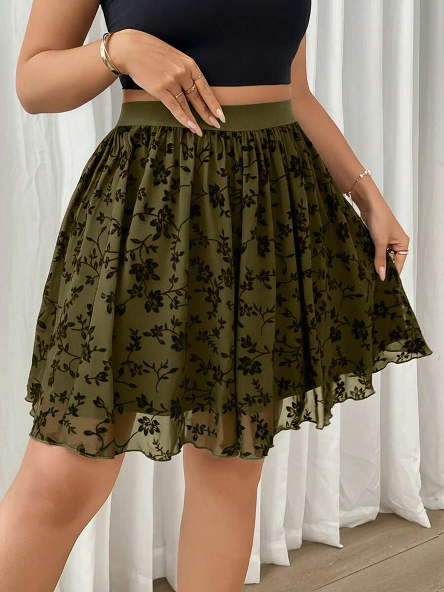 SHEIN Privé 大码舒适休闲优雅花卉植绒面料喇叭腰身松紧腰带百搭通勤女短裙,春夏款 - 橄欖綠 - 查看 1