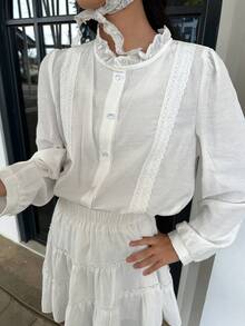 DAZY Áo sơ mi dài tay màu trơn dáng suông cho nữ tuổi teen, kiểu dáng thường ngày, cài cúc phía trước, viền bèo nhún, thích hợp cho mùa thu. - trắng - Xem 1