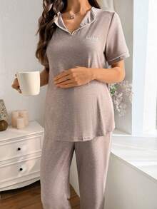 Moonlight&Mama 柔软垂坠休闲针织V领刺绣字母短袖长裤孕妇家居服套装 - 摩卡棕 - 查看 7