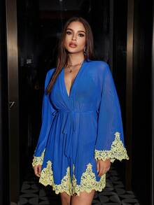 SilkySpell 性感优雅撞色镂空花卉蕾丝拼接宽松薄纱系带大码睡袍 - 寶藍色 - 查看 3