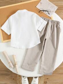 SHEIN 2pcs Young Boy Gentleman Outfit, Cute Khaki Elastic Waist Pants And Short Sleeve Shirt With Bow Tie, Spring/Summer - Khaki - View 2