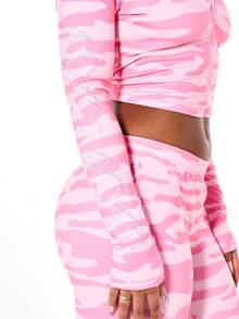 SUMWON WOMEN 粉色迷彩全拉链连帽衫，饰有水钻，长袖短款运动上衣，休闲街头风，秋冬居家休闲装 - 粉色 - 查看 2