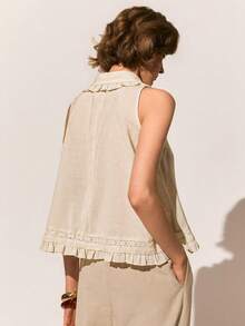 Poéselle 女士无袖荷叶边领纽扣衬衫 – 轻盈波西米亚田园风夏季上衣，无袖上衣，海滨奶奶风荷叶边领衬衫，低调奢华夏季纽扣衬衫，女士纯色荷叶边前扣休闲无袖T恤，夏季假日 - 杏色 - 查看 7